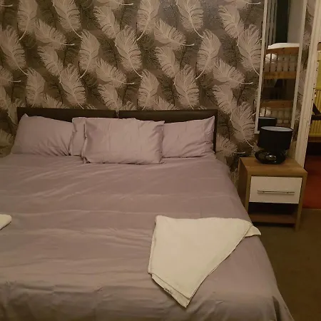 Woodville Nocleg ze śniadaniem *